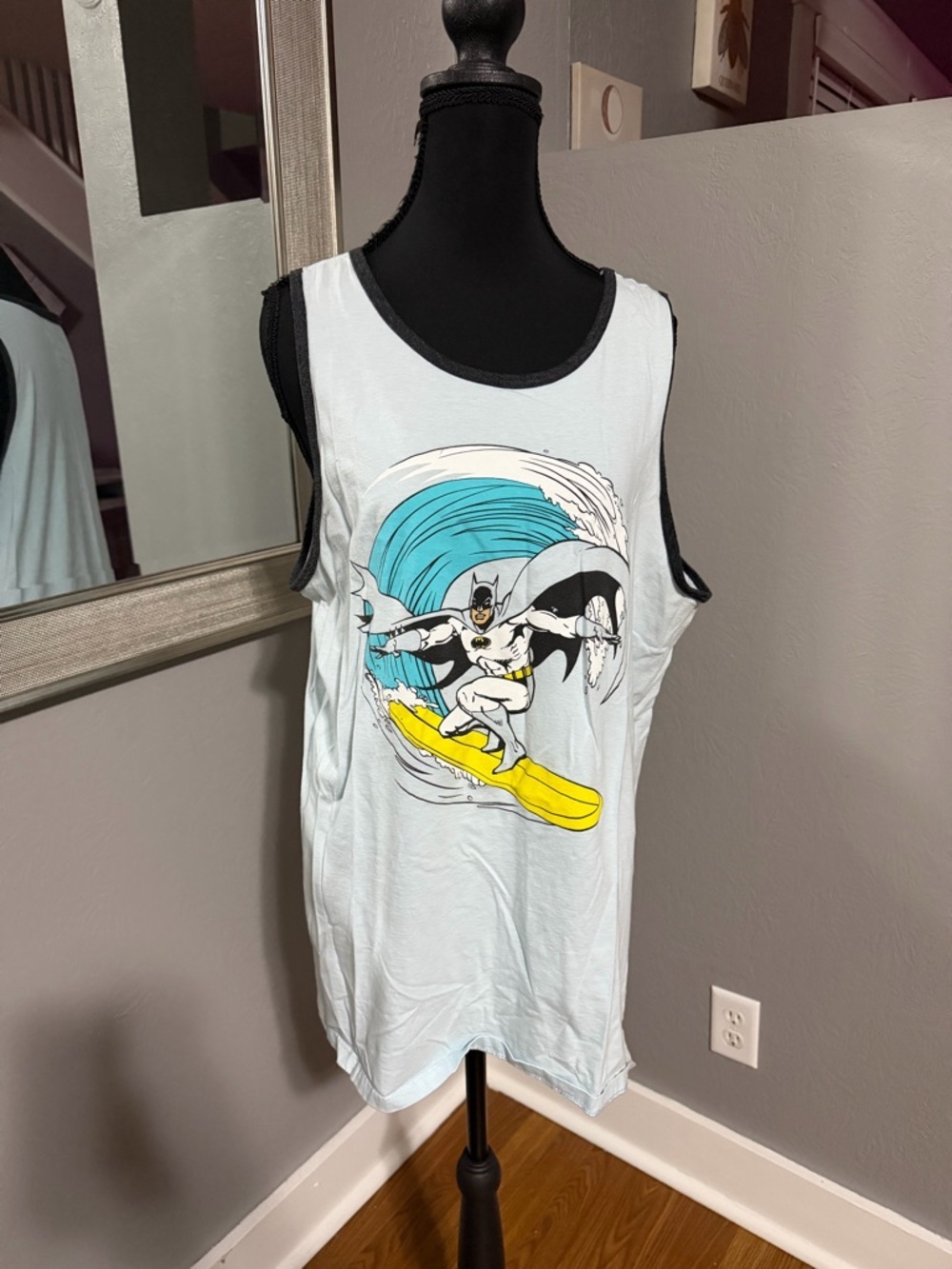 DC Comics Surfing Batman Print Tank Top Size XL.